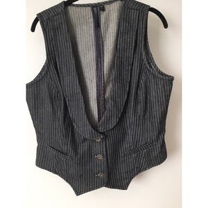 Really cute Nine/West Vest size(L)